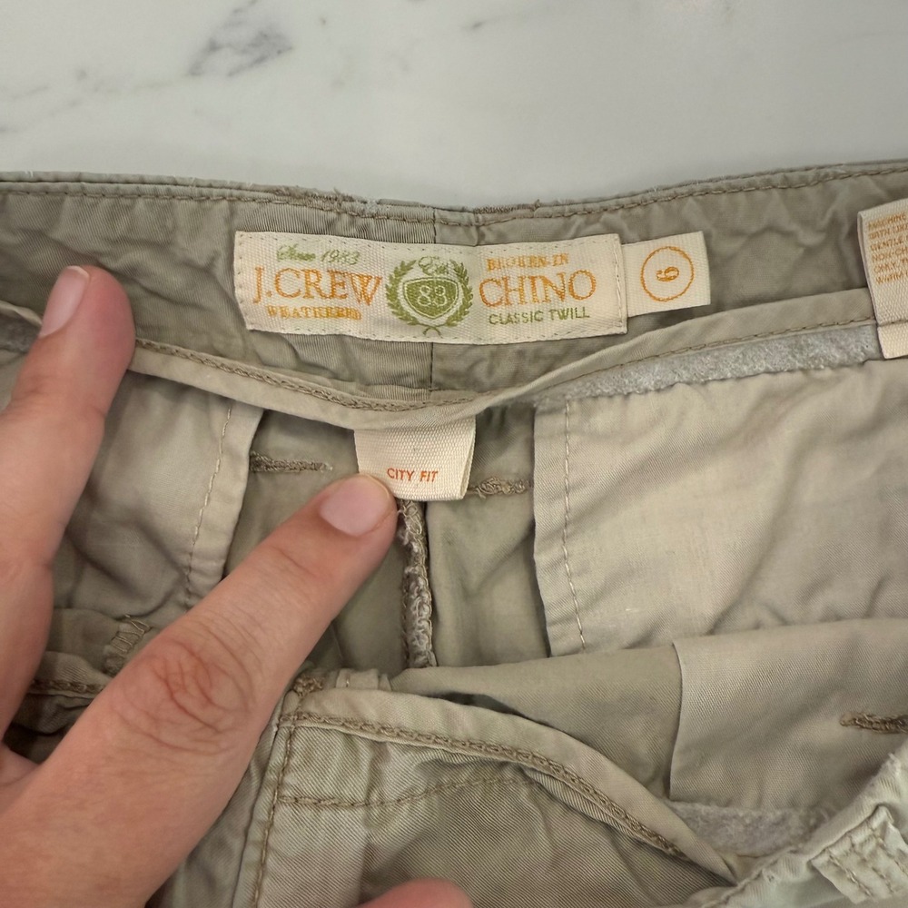 J.Crew Chino Shorts City Fit‎ Classic Twill Roll Tab Khaki Size 6 - Picture 2 of 7